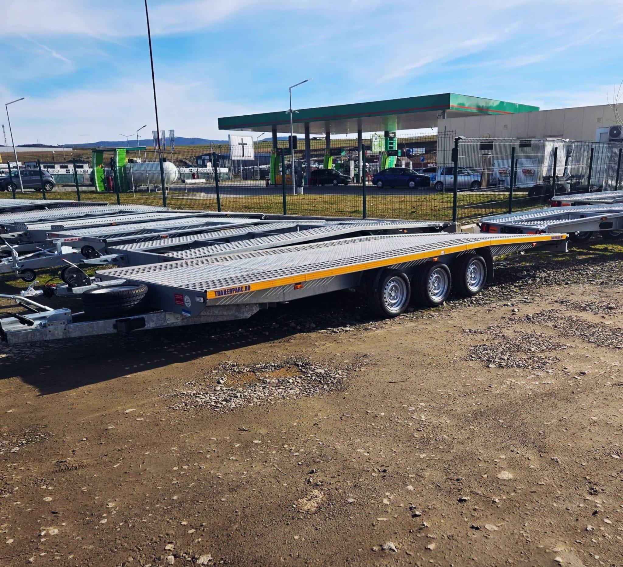Trailer BESTTRAILERS Jupiter 6M, 3500 KG, 3 axe, R13+tabla striata Trailer BESTTRAILERS Jupiter 6M, 3500 KG, 3 axe, R13+tabla striata