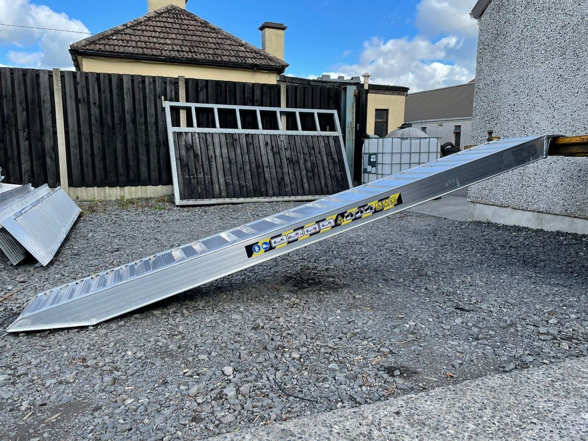 Rampe de încărcare/descarcare aluminiu 3500 x 512 mm, 8950 kg Rampe de încărcare/descarcare aluminiu 3500 x 512 mm, 8950 kg