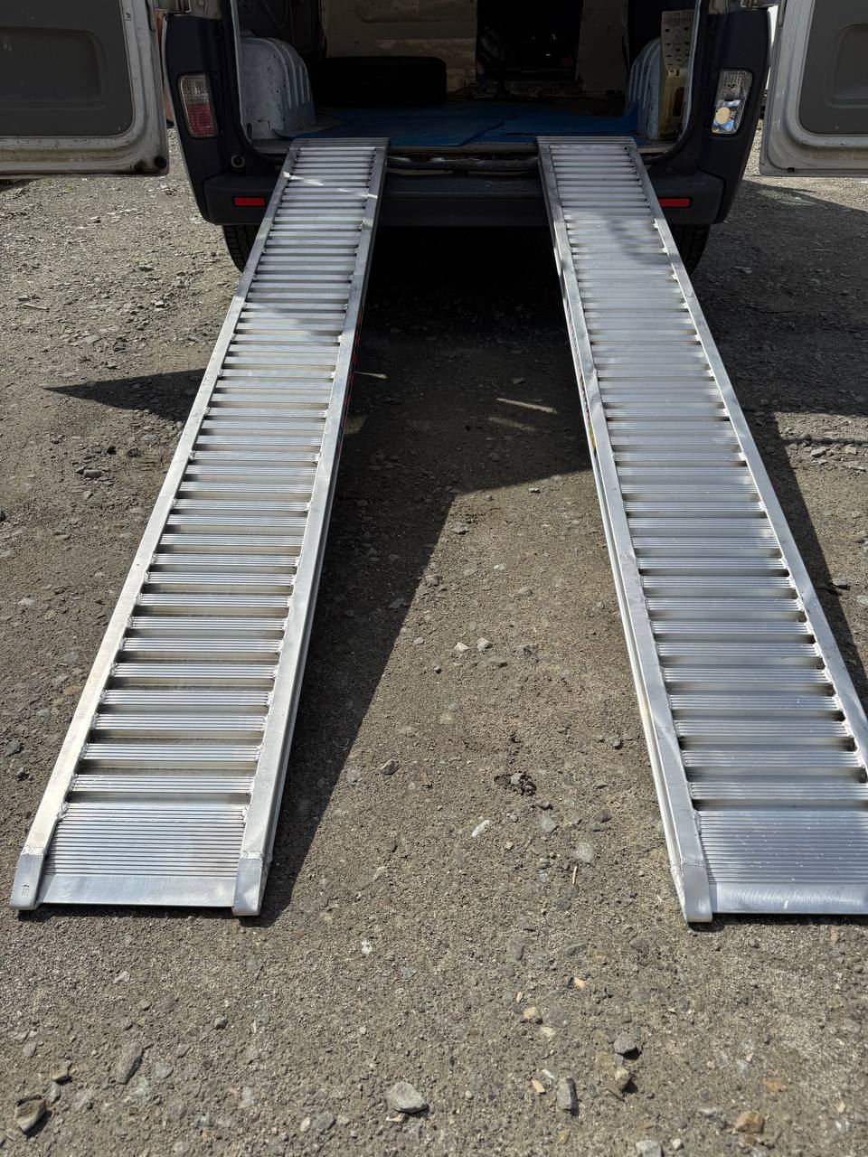 Rampă de încărcare din aluminiu, 2500 x 300 mm, capacitate până la 1550 kg Rampă de încărcare din aluminiu, 2500 x 300 mm, capacitate până la 1550 kg