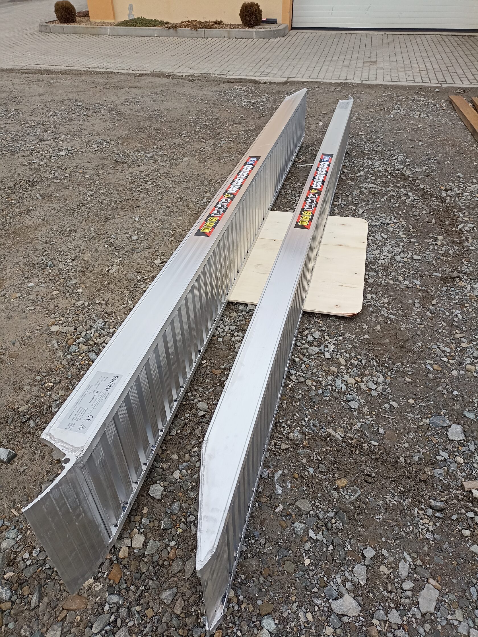 Rampe de încărcare/descarcare aluminiu 3000 x 400 mm, 5250 kg Rampe de încărcare/descarcare aluminiu 3000 x 400 mm, 5250 kg