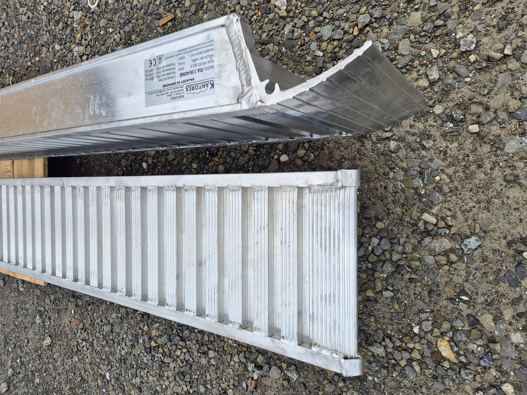 Rampe de încărcare/descarcare aluminiu 4000 x 400 mm, 3800 kg Rampe de încărcare/descarcare aluminiu 4000 x 400 mm, 3800 kg