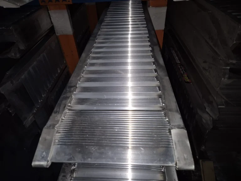 Rampă de încărcare/descarcare aluminiu 3000 x 300 mm, 1900 kg