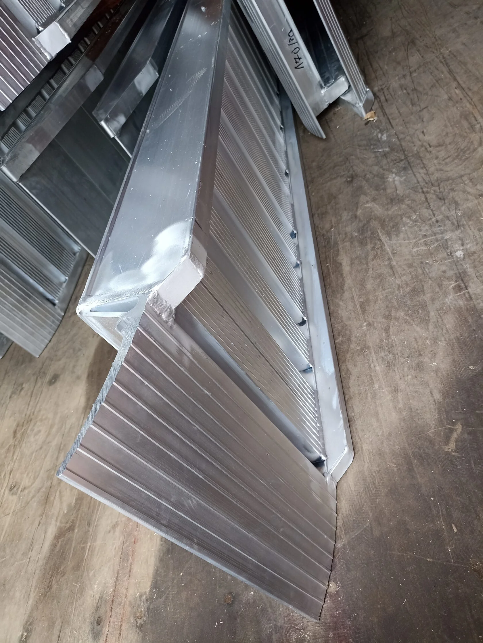 Rampe de încărcare/descarcare aluminiu 4000 x 462 mm, 5800 kg Rampe de încărcare/descarcare aluminiu 4000 x 462 mm, 5800 kg