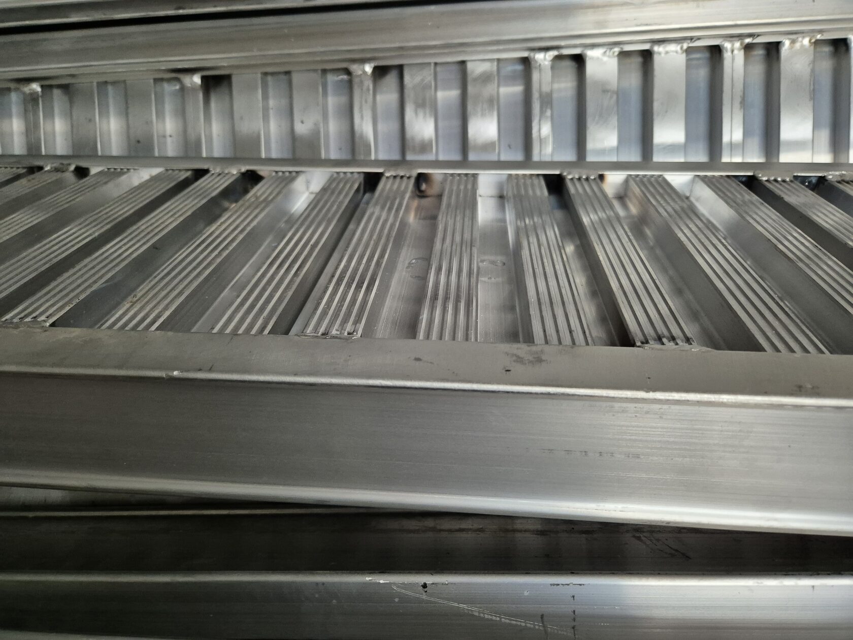 Rampă de încărcare/descarcare aluminiu 2500 x 300 mm, 2600 kg Rampă de încărcare/descarcare aluminiu 2500 x 300 mm, 2600 kg