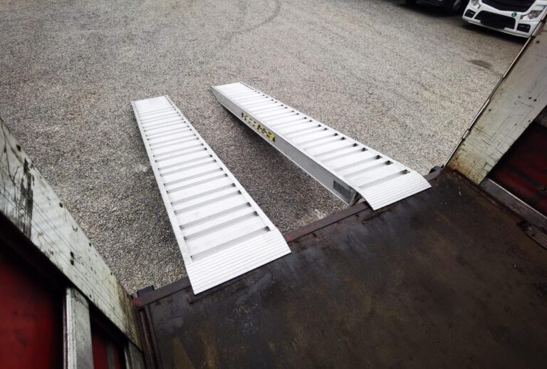 Rampe de încărcare/descarcare aluminiu 4500 x 562 mm, 8950 kg